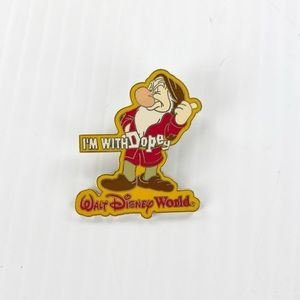 Disney 2006 Grumpy Dwarf Im with Dopey Trading Pin with Holder